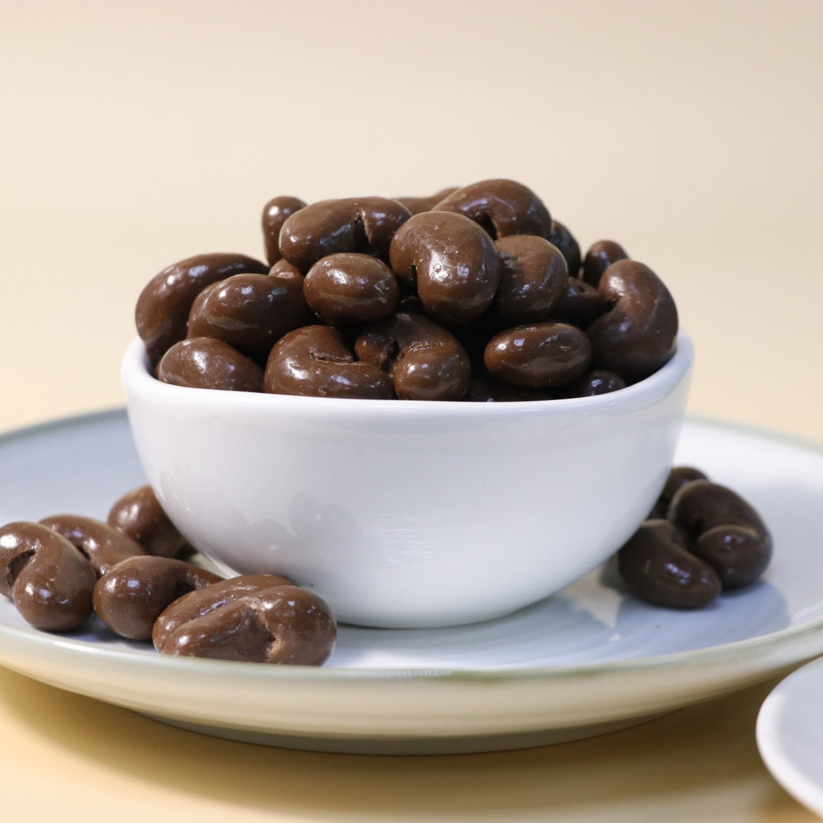Yathrib Classic Chocolate Cashew Dragee close-up showing glossy chocolate coating and crunchy cashew nuts inside.