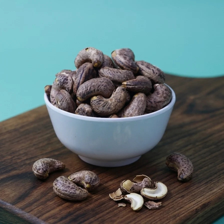 Yathrib classic roasted shelled cashews in a bowl, showcasing golden, crunchy nuts perfect for snacking or cooking.