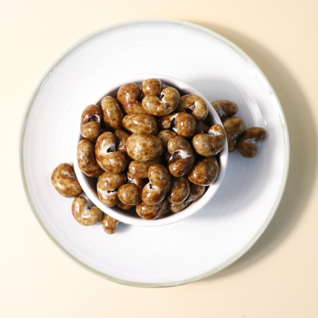 Yathrib classic milk chocolate cashew dragee with creamy milk chocolate coating and crunchy cashew nuts inside.